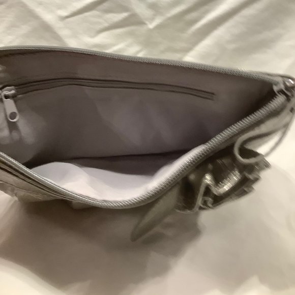 Metallic Bronze Wristlet with Flower detail NWT - Picture 8 of 9